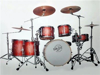 طقم الطبل الأحمر